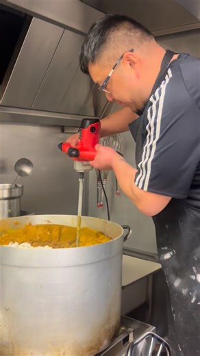 Here we are then, the first Pot of MaMa’s Curry Paste / Roux of 2026 ! Long may there be more !! Katie, Charlie & Pete Team Monday | Pete Chan