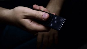 Ein Mann, der im Fernsehen Kanäle: Stockvideos & Filmmaterial (100 % lizenzfrei) 3852830423 | Shutterstock