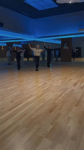 ✨Ready to Dance? Join Our Beginner’s Ballroom & Latin Class!💃🕺 Have you ever wanted to glide across the dance floor with confidence? Whether you’re looking to learn something new, meet great people, or just have fun, our Beginner’s Ballroom & Latin Class is the perfect place to start! 🔥No partner? No problem! 🎶Learn the basics of Waltz, Cha-Cha, Salsa & more! 👠Fun, friendly, and welcoming atmosphere 📍Dance Planet Studio, Unit 29 Robert Cort Estate,Britten Rd, Reading, RG2OAU 📆Wednesday @7