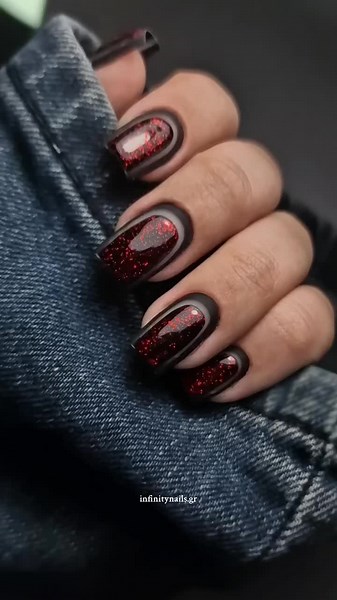 🔥Hot Nail inspo🔥 Χρησιμοποιήθηκαν 👇🏻 • Infinity gel polish Gl-9 • Infinity gel polish black • Infinity non Wipe Top Coat • AEROPUFFING Matt Top Coat @Mpianails #infinitynails #τεχνητριανυχιων #νυχιαελλαδα #glitternails #xmasnails #xmasnails2023 #nailtiltok #nailviral