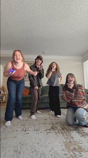 🎤it’s karaoke battle time⚔️ we had so much fun jumping around battling on @karafun