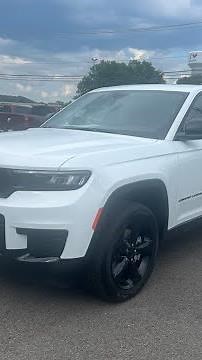 Overview of the Uconnect 5 Radio 8.4" display on a 2023 Jeep Grand Cherokee L 4x4