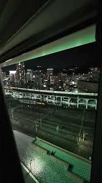 スマホ撮影 東横INN 広島駅 スタジアム前 337 最上階 トレインビュー ルーム 夜景 山陽新幹線 山陽本線 227系 レッドウィング 2026/04/05 Pixel10