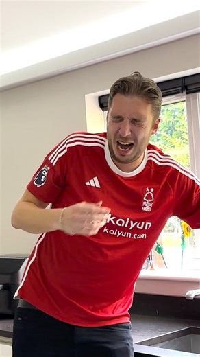 1.7M views · 27K reactions | The Worlds Hottest Chilli in Dad's Drink Prank 藍️ #prank #pepper #revenge | LadBaby | Facebook