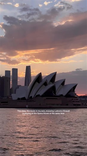 The sky settling into dusk with its palette of colors, Ludovico Einaudi making the opera house resonate — Sydney felt wrapped in magic ✨ #operahouse #sydney #ludovicoeinaudi #sunset #australia