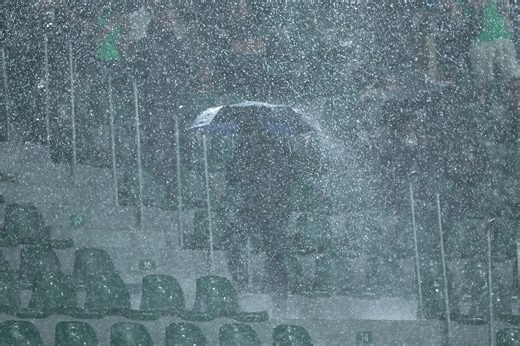 ¿En qué casos debe suspenderse un partido de fútbol por lluvia? Esto dice la regla