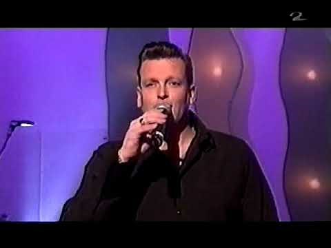 ANTTI HUOVILA - Revontulihäät. Sov. Jari Puhakka (Leikin varjolla, TV2)