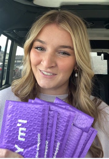 Post office runs become unnecessary when Rollo handles everything. Buy labels through the Rollo app and request carrier pickup - zero commute required 📦 #packagepickup #shippingtips #shipsmarter #smallbusiness #shippingapp