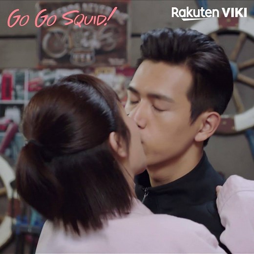 Adorable 💯! Yang Zi has hugs and a sweet kiss for Li Xian – and she wants the whole world to see just how into him she is! 💖 Watch Viki Original drama Go Go Squid! today with 30% OFF the Viki Pass Standard Annual Plan: http://bit.ly/VPSummerSales2019SNS | Viki