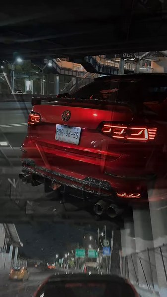 Tuning de Jetta MK6: Estilo y Potencia en Rojo