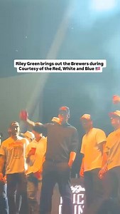 1K views · 615 reactions | Country music, baseball, and the 4th of July coming up. America is so back.  via @mattmoscarelli #RileyGreen #TobyKeith | The Country Wire | Facebook