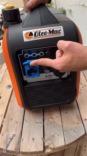 vadimakos on Instagram: "✅ Μικρή γεννήτρια της εταιρείας Oleo-Mac κλειστού τύπου και με πολύ καλή επίδοση. Μια εξαιρετική φορητή γεννήτρια 2kW ιδανική για όταν χρειάζεσαι ρεύμα και δεν έχεις. Δείχνουμε τα χαρακτηριστικά της, τη χαμηλή στάθμη θορύβου (88dB) και τις δυνατότητες της. Εξηγούμε γιατί είναι απαραίτητη για εργασίες όπου δεν υπάρχει ηλεκτρικό ρεύμα. Link στο προφίλ μου. @fast_light_tsaras_ath_kai_sia @fastlightled.official #fastlight #vadimakos #electrician #bestwork #electric #fyp #ηλε