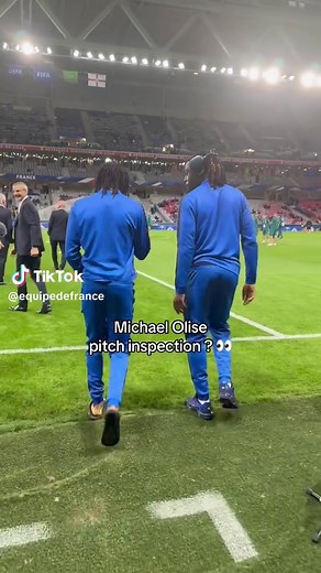Look Manu Koné’s reaction 🤣💙 #olise #equipedefrance #worldcup #Football #worldcup
