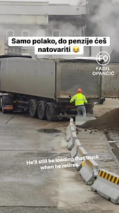 Pomoćnik bageriste, kad bager ne može on uskoči 😂 🎥tt:kinderkamion #bosnaihercegovina #fyp #bosna #sarajevo #zenica #tuzla #banjaluka #krajina #bihac #cazin #smijeh #balkan #srbija #hrvatska #beograd #zagreb #novisad #humor #kamion #trucks #truckdriver #comedy #zabava #hardwork | Fadil Opancic