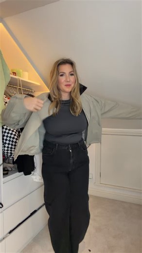 …👇🏼 ✨ no amount of compliments from others will validate you until you learn to love yourself! Appreciation and respect for yourself starts from within. ✨ you only get one, be kind to it! We can waste so much time picking ourselves apart but when we start to think about how incredible it is how can you not be kind to it. ✨ its fighting for you… you body shows up for you day in and day out, so it might not be perfect but it’s your best friend! It works and fights everyday for you! Hating it, st