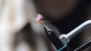 CAM TIES A RUSTY SPINNER…. #FLYFISHING #FLYTYING UMPQUA TMC 101 #14 UTC 70 RUSTY BROWN HARELINE SUPERFINE DRY FLY DUB RUSY BRN HARELINE BARRED MAYFLY TAIL WHITE BLACK BARRED MCFLYLON POLY PRO PINK WHITING 100’S #12 GRIZZLY | East Rosebud Fly Shop