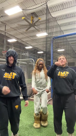 Late night hitting of the machines with @Fruit_ball and sof✨ #fyp #pittsoftball #d1 #softball #baseball