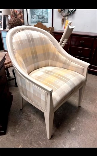 New consignment arrivals are here! ✔️ Quality pre-loved furniture ✔️ Unique styles you won’t find twice ✔️ Sustainable, stylish home solutions Visit New Leaf Home Furnishings in Spring Grove, Illinois and find the piece that completes your space. Browse new collections online, we add new items weekly: https://bit.ly/4dYhjfr #NewLeafHomeFurnishings #SpringGroveIL #ShopLocal #SupportLocal #NewtoYou #ConsignmentFinds | New Leaf Home Furnishings