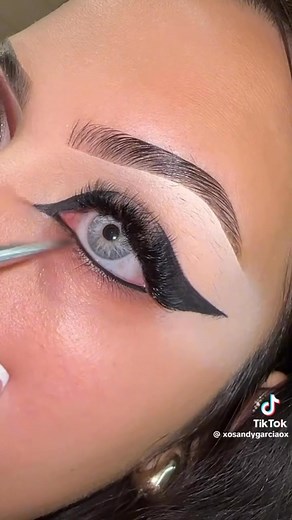 Tuttorial de look dramático 🖤💋 | Hidden Beauty