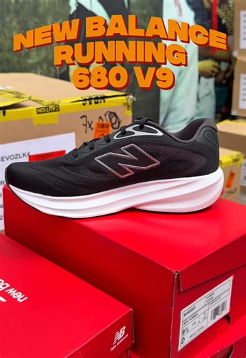 Siente la verdadera suavidad en cada paso con las New Balance Running 680 V9. ☁️🏃‍♂️ Diseñadas para darte la máxima amortiguación y ligereza en tus entrenamientos. Su diseño negro impecable rinde igual de bien en el gym que en la ciudad. 🖤✨ ¡Llévalas y siente la diferencia! 📲 Catálogo al WhatsApp: 914 540 807 📍 Visítanos en nuestras sedes: Av. Paseo de la República 569 (Frente al Parque de la Exposición) Av. Iquitos 480 (Frente a la Plaza Manco Cápac) #fulldepor #newbalance #calidad #zapatil