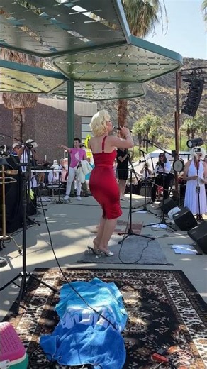 Marilyn Monroe Impersonator Performs Before Crowd of Lookalikes Ahead of Star’s 100th Birthday