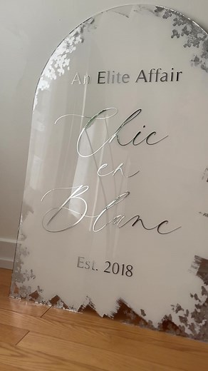 Silver leaf paired with silver lettering for this custom sign #silverleaf #handmadesigns #welcomesign #eventsignage #weddinginspo #etsysmallbusiness #acrylicsignage #makeitwithme