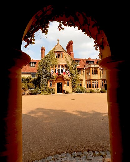 This autumn, experience the ultimate retreat at Le Manoir. Wake up to breakfast in your suite, enjoy a leisurely bath and let the tranquil season inspire every moment of your stay. Enjoy cosy comfort and create lasting memories before we take a pause at the end of the year. Discover more: https://www.belmond.com/hotels/europe/uk/oxfordshire/belmond-le-manoir-aux-quat-saisons/?utm_source=facebook&utm_medium=organic-social&utm_campaign=MQS-homepage-MQS #Belmond #LeManoir #Oxfordshire | Le Manoir a