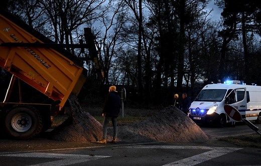 Crise agricole de la dermatose : Deux blessés dont un grave après un blocage de la Coordination rurale sur l'A63