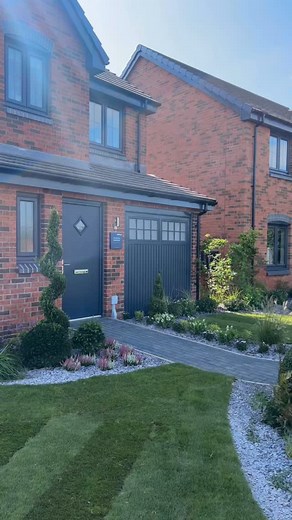 Your new build home, with the future in mind! 💭 Bellway is committed to bringing you low-carbon homes built with the future in mind, utilising the latest homebuilding technology to create forward-thinking green communities. ♨️ Energy efficient homes - our expert building practices ensure every detail is considered to produce greener high-spec homes that are cheaper to run. 🔆 Smart heating thermostat - helps create energy-efficient schedules to reduce heating and cooling costs. 🔌 EV charging -