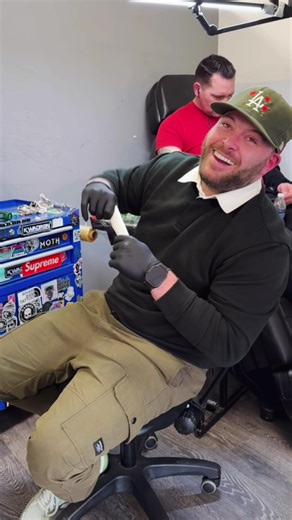 You know it’s always vibes with gang down at the rose 🫡 @BLUEROSE TATTOOS @gemstar.ink Get in my DM’s if your tryna get sexy this summer… end of 🤐