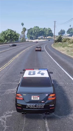 NPC Driver Reactions to Police Sirens in GTA Games
