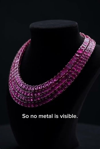 This Necklace Has No Visible Setting 😳 #vancleefarpels