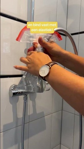 Douchekop ontkalken met azijn? Zo ben je in een handomdraai van je verkalkte douchekop af.