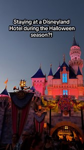 🎃👻 Did you know that if you stay at a Disneyland Resort Hotel during Halloween Time, you can enjoy exclusive trick-or-treating events right at your resort?! 🍬✨ This FREE activity is perfect for kids (and parents love it too 😉) — with tons of candy, festive fun, and Disney magic all around. Staying onsite means you get to experience even more of the Halloween celebration, from the decorations to the special events only for hotel guests. 🏰✨ Ready to plan your Disneyland Halloween vacation? 🎃