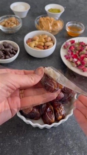 15 shares | Stuffed dates are ready in just 15 minutes and make the perfect snack or appetizer! ✨ Try these 4 easy and delicious variations using simple ingredients. Check the recipe here https://www.unicornsinthekitchen.com/stuffed-dates-recipe/ | Unicorns in the Kitchen | Facebook