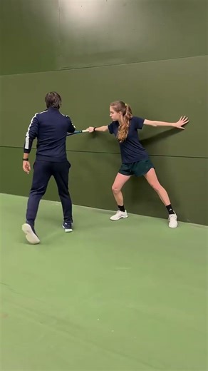 Tennis Backhand Slice Practice: Mastering the Correct Body Position.