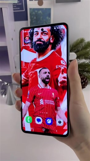 Stylish iOS 26 Dynamic Screen with Plaxa Wallpapers