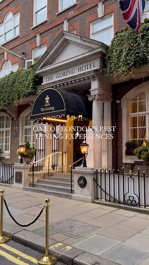 Pretty Little London on Instagram: "Have you dined at the Michelin-Starred Dining Room at @thegoring hotel yet? ⭐️🍴 we absolutely loved the newly refurbished interiors, the elegant atmosphere perfect for a special occasion, and the delicious and at times scenic food. What we ordered: 🦀 The Goring Eggs Drumkilbo, native lobster, aged caviar and roasted tomato 🐚 Roast Orkney scallop, English pea, lemon verbena and nut-brown butter 🎣 Dover sole, globe artichoke in barigoule, warm tartare and cr