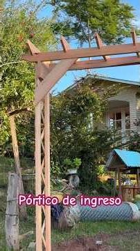 Construí el pórtico de ingreso de madera hacia la casa #jardin