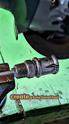 The process of making a simple pipe thread cutting tool#shorts #satisfying #welding #working