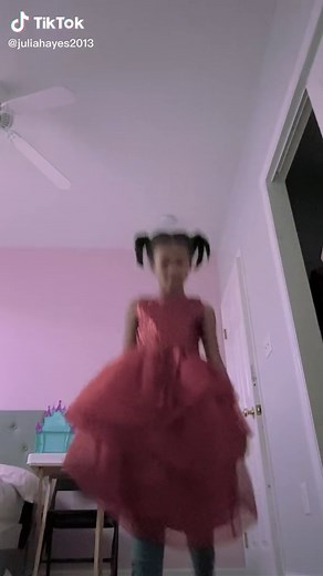 juliahayes2013 (@juliahayes2013)’s videos with why is this still popular smh - Foxx