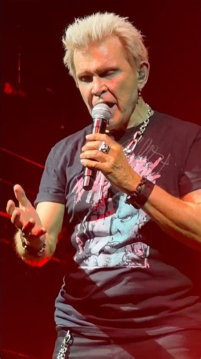The Ageless! Billy Idol Still Looks & Sounds Great Live in Dallas