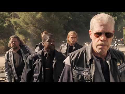 Sons of Anarchy opening scene (S1 E1)