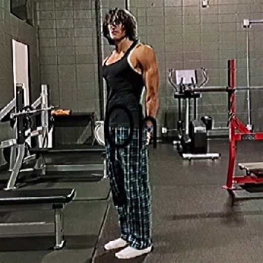 Hey I’m Thomas and i’m 5’11 and weigh 168 pounds but my dream is to win the mr. Olympia