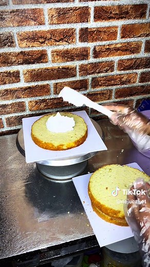 Lot of መሳቀቅ day#sweet #butterfly #cake #viral_video #torta #torta #cooking #cakedecorating #fybシ #nejucake1 #ethiopian_tik_tok #decoration #cupcake #fyp