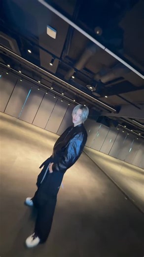 RIIZE on Instagram: "Fame intro performance (가요대전 Ver.) #RIIZE #라이즈 #RISEandREALIZE #Fame #RIIZE_Fame"