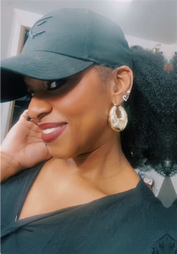 ✨ Get ready with Anada using our MAC skincare essentials, featuring the MAC Serumizer (which includes Japanese peony extract, niacinamide, hyaluronic acid, and ceramides) and the star of the show — our NEW Strobe products! 💫 From Strobe Cream to Beam Liquid Blush, these glowing must-haves are here to elevate your glow game! 🌟 Launching TODAY, don’t miss out! Stop by the counter to see what the hype is about! 📍MAC @ Dillard’s Pier Park • • • #StrobeBeamBlush #LiquidBlush #GlowUp #NewLaunch #Be