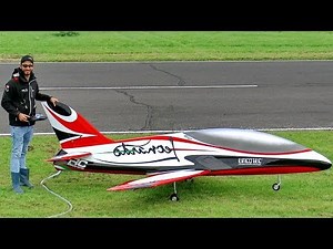 GIGANTIC XXXL RC LEONARDO 4.0 JET 30KG FLIGHT DEMONSTRATION GERNOT BRUCKMANN