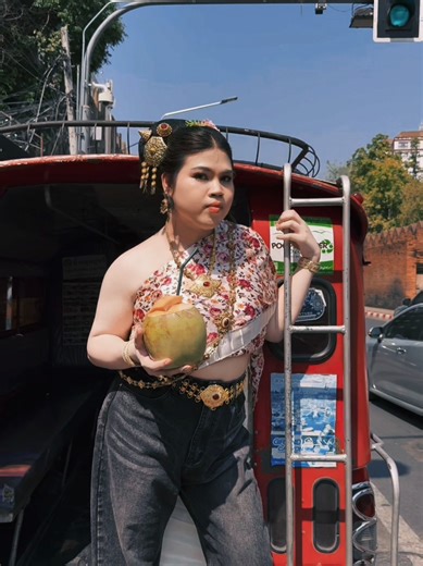 Exploring the Vibrant Life of Bangkok City