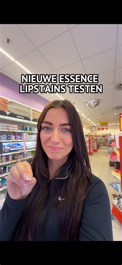 Essence heeft nieuwe lipstains en ze kosten maar €2,29 per stuk!! 😱 Ik test alle kleuren 👀Welke is jullie favoriet? 🥰 #essence #essencecosmetics #lipstain #budgetmakeup #budgetbeauty